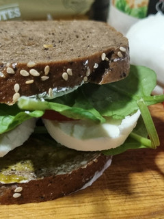 Una foto de Bocadillo de caprese