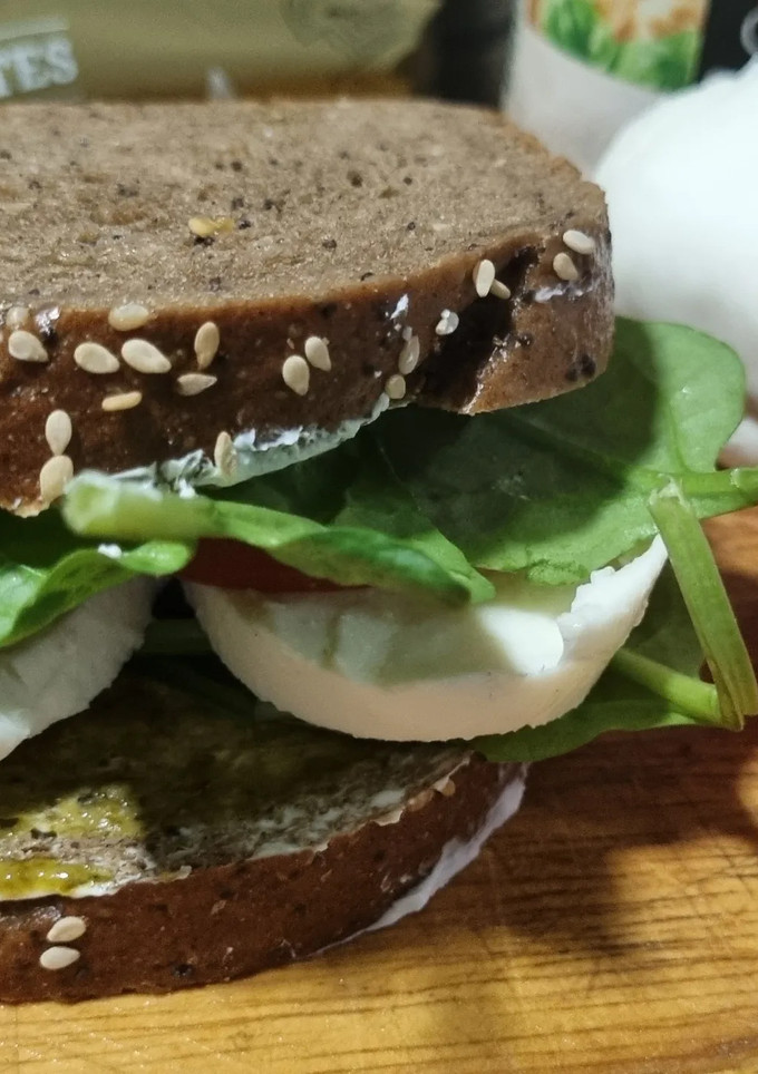 Una foto de Bocadillo de caprese