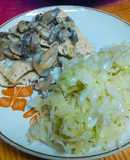 Pechuga de Pollo con Salsa de Champiñones y ensalada