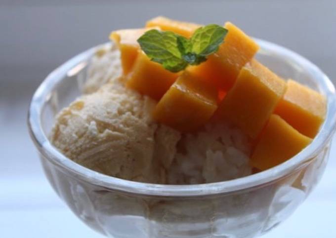 Sweet sticky rice and mango. khao niaow ma muang 🍚 🥭