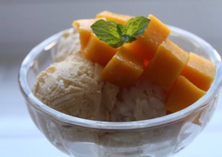 Sweet sticky rice and mango ? 🥭 serve with icecream. khao niaow ma muang