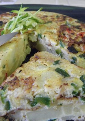 Una foto de Tortilla de papa, cebolla y zapallitos