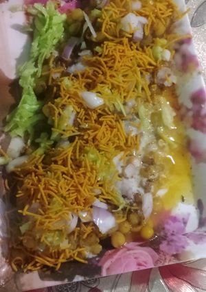 टिक्की चाट (tikki chaat recipe in Hindi) रेसिपी मुख्य फोटो