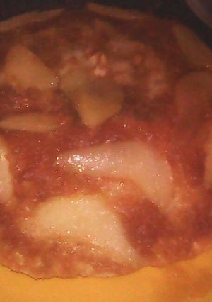 Una foto de Torta acaramelada de pera invertida🍐 (microondas)
