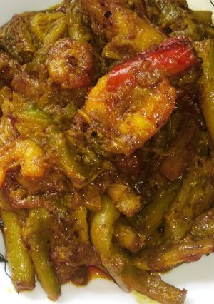চিংড়ি মাছ দিয়ে কচুর লতি(Chingri with loti recipe in bengali) রেসিপির প্রধান ছবি