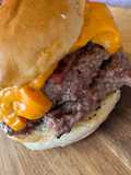 Hambúrguer duplo com bacon e cheddar