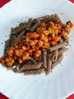 Una foto de Pasta trigo sarraceno con boloñesa vegana
