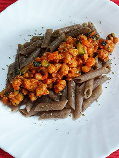 Una foto de Pasta trigo sarraceno con boloñesa vegana
