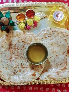 तिळगुळ पोळी (teelgud poli recipe in marathi) रेसिपी चे मुख्य फोटो 