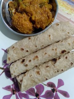 ફુલકા રોટી (Fulka Roti Recipe In Gujarati) રેસીપી મુખ્ય ફોટો