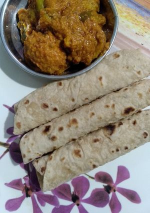 ફુલકા રોટી (Fulka Roti Recipe In Gujarati) રેસીપી મુખ્ય ફોટો