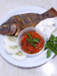 Foto resep Ikan Mujair Goreng + Lalapan + Sambal Terasi Kemangi