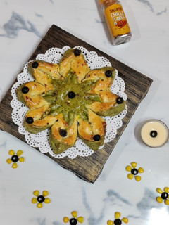 A picture of Star Garlic Bread.