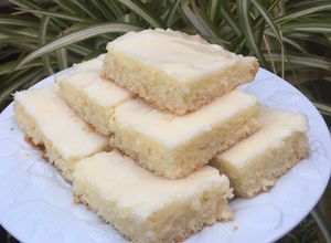 Una foto de CUADRADOS DE LIMÓN / LEMONIES / BLONDIES 🍋