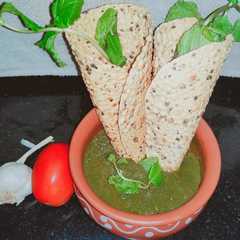 धनिया टमाटर की चटनी(dhaniya tamatar ki chutney recipe in hindi)-レシピのメイン写真
