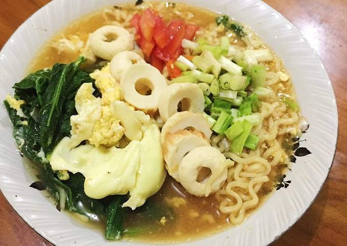 Resep Ramen Mie Indomie Pedas enak ala anak kos yang Lezat