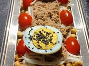 Una foto de ensalada de atún