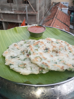 அக்கி ரெட்டி (Akki rotti recipe in tamil) செய்முறை முக்கிய புகைப்படம்