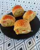 Rollos de pan de molde con aguacate y atún