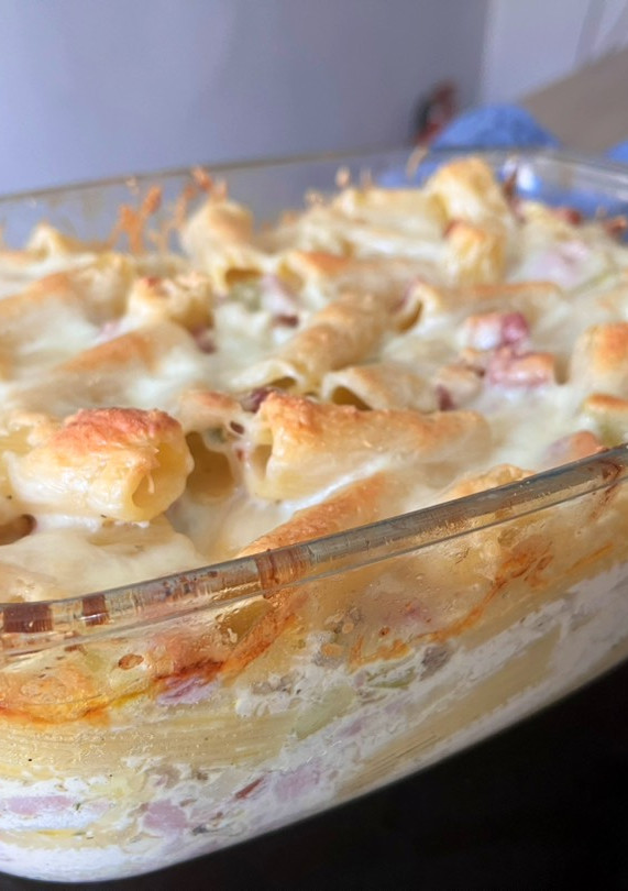 Rakott tejszínes szaftos sonkás tészta recept fotója