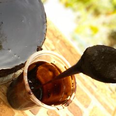 A picture of Chocolate caramel fudge sauce.