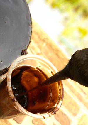 A picture of Chocolate caramel fudge sauce.