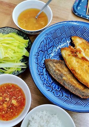 Hình của món Cá lưỡi trâu chiên mắm xoài.