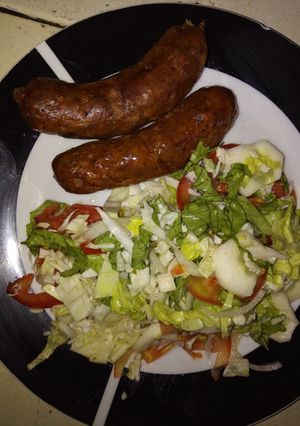 Una foto de Ensalada con chorizo