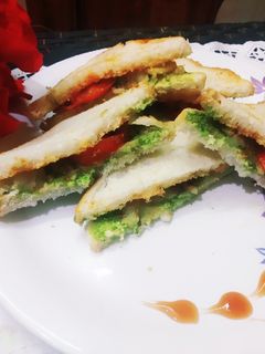 वेजिटेबल सैंडविच (Vegetable Sandwich recipe in Hindi) रेसिपी मुख्य फोटो