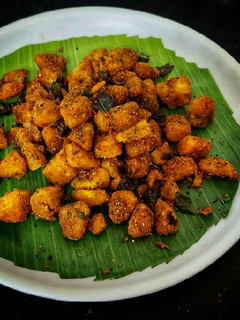 வள்ளிக்கிழங்கு பொரியல்(tapioca poriyal recipe in tamil) செய்முறை முக்கிய புகைப்படம்