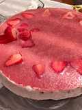 Torta helada bavaroise de leche de coco y frutilla