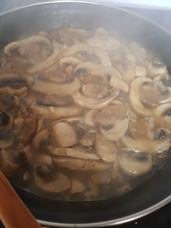 Una foto de Champiñones en salsa picantitos