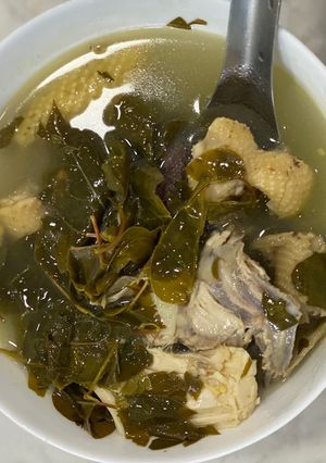 Hình của món Canh gà lá Giang.