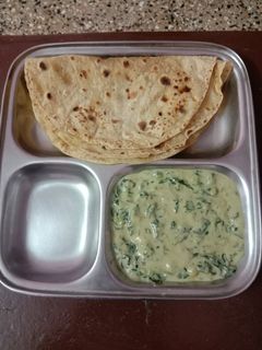 मेथी मटर मलाई (methi mutter malai recipe in marathi) रेसिपी चे मुख्य फोटो