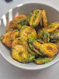 Tostones con Salsa Guasacaca
