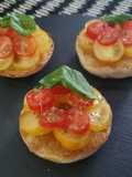Friselle con marmellata di cipolle e pomodorini