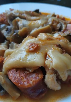 Una foto de Manitas de Cerdo en olla GM