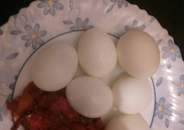 Boiled eggs and garlic tomato sauce