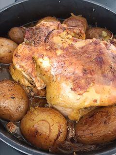 Una foto de Pollo 🐣 al horno con patatas 🍟