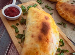 صورة لوصفة فطائر الكالسوني Calzone 🇮🇹