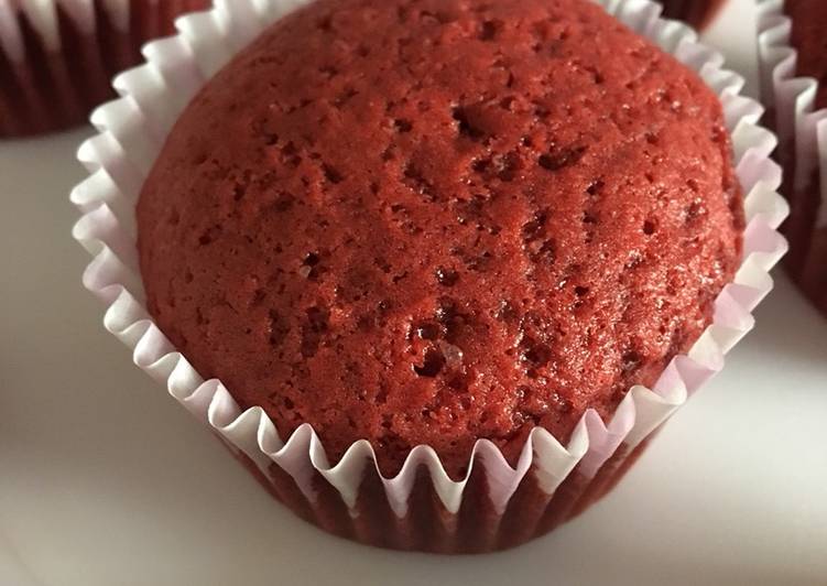 Eggless red velvet muffins