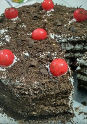 A picture of Black Forest Cake.