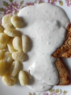 Sült csirkemell kéksajtos szósszal recept fotója