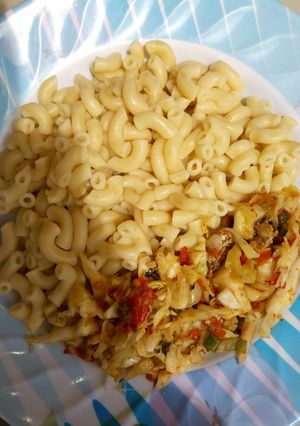 A picture of Macaroni et cabbage sauce.