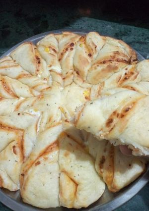 स्टार पिज़्ज़ा (Star pizza recipe in Hindi) रेसिपी मुख्य फोटो