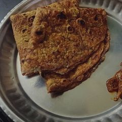 A picture of Beetroot aloo paratha.