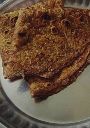 A picture of Beetroot aloo paratha.