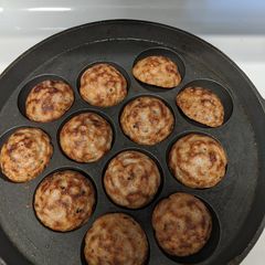 A picture of Painyaram from leftover batter.