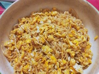 มาม่าผัดไข่
