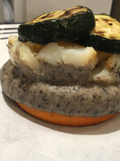 Una foto de Bacalao confitado con parmentier de aceitunas